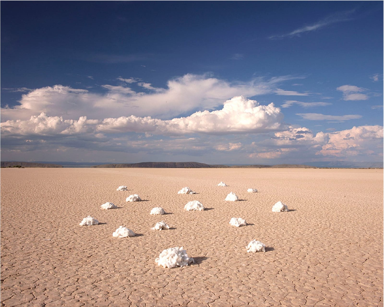 Alfredo De Stéfano, Cotton Clouds: Brief Chronicle of Light, 2004