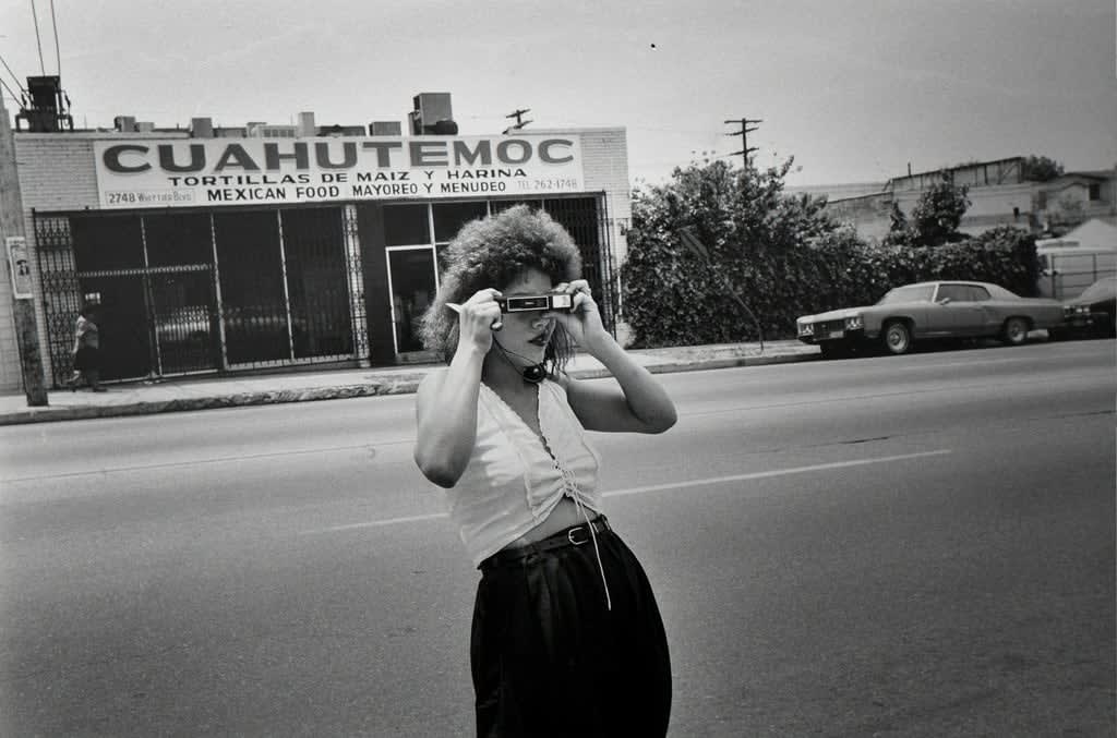 Graciela Iturbide, Cristina tomando una foto, White Fence, East LA, 1986