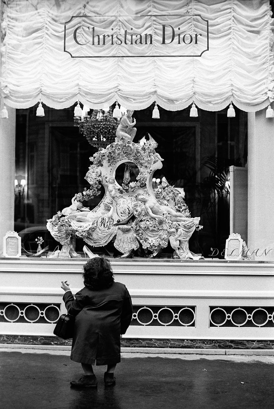Jerry Schatzberg, Christian Dior, Shoes in Window, Paris, 1962