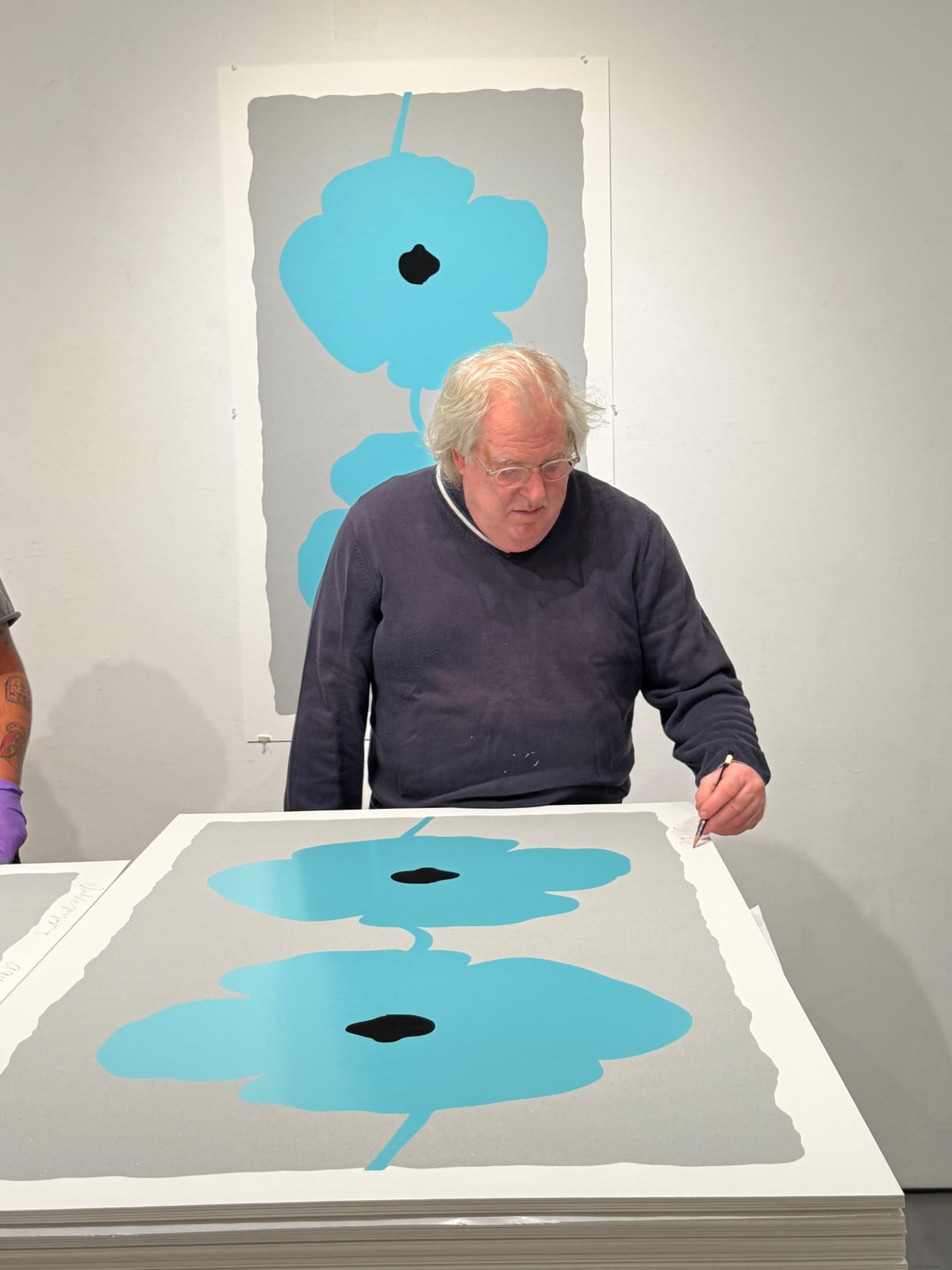 Donald Sultan, Aqua Double Poppies, 2025