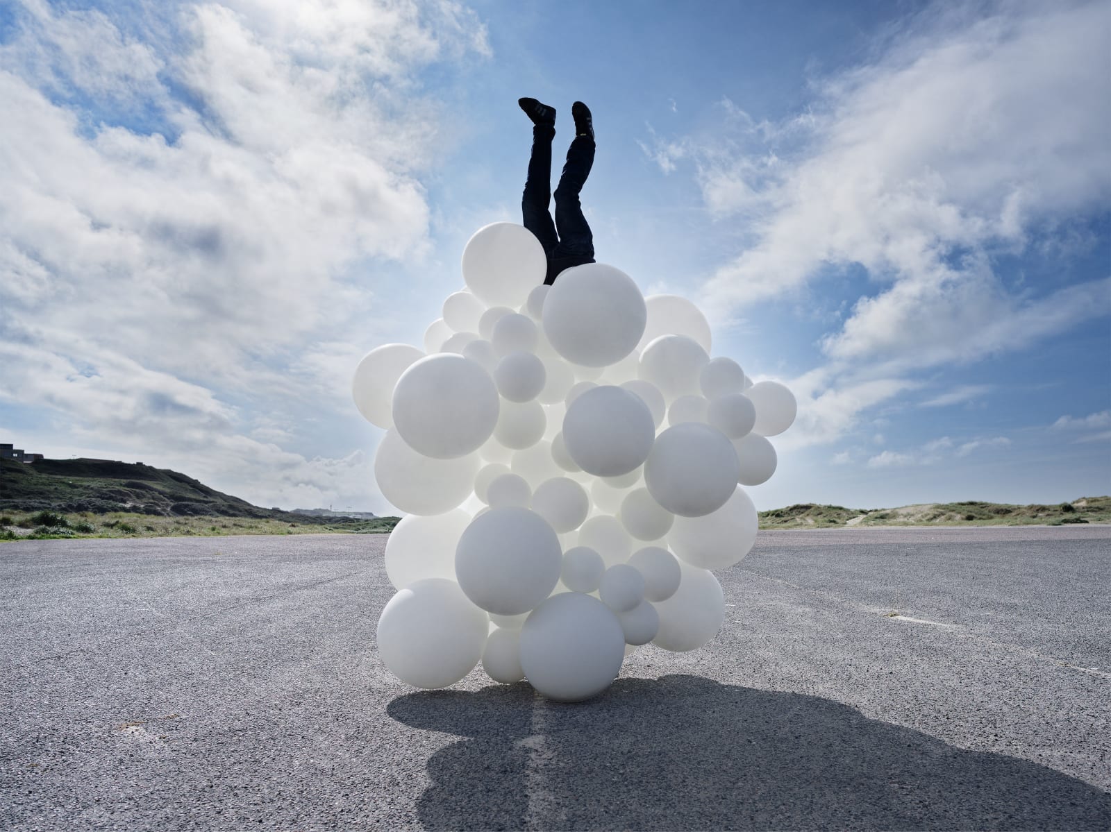 Charles Pétillon, Marher sur la Tete, 2023