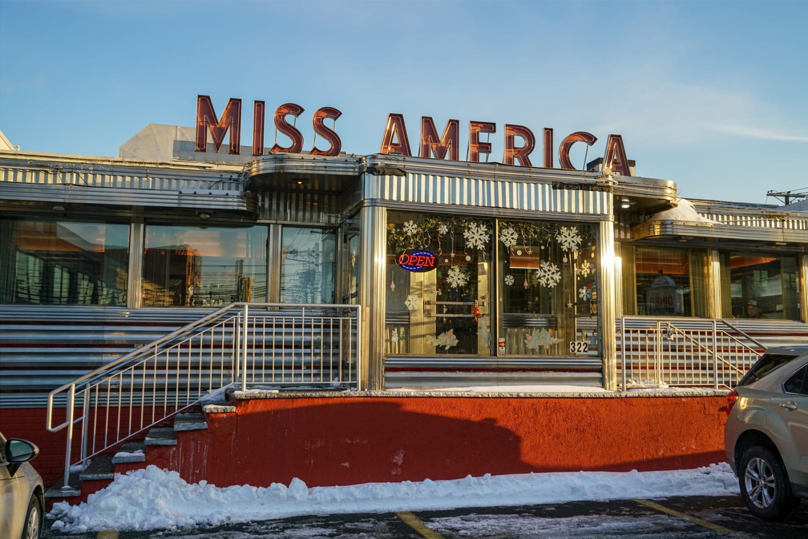 Yigal Ozeri, Miss America II, Americana, 2022