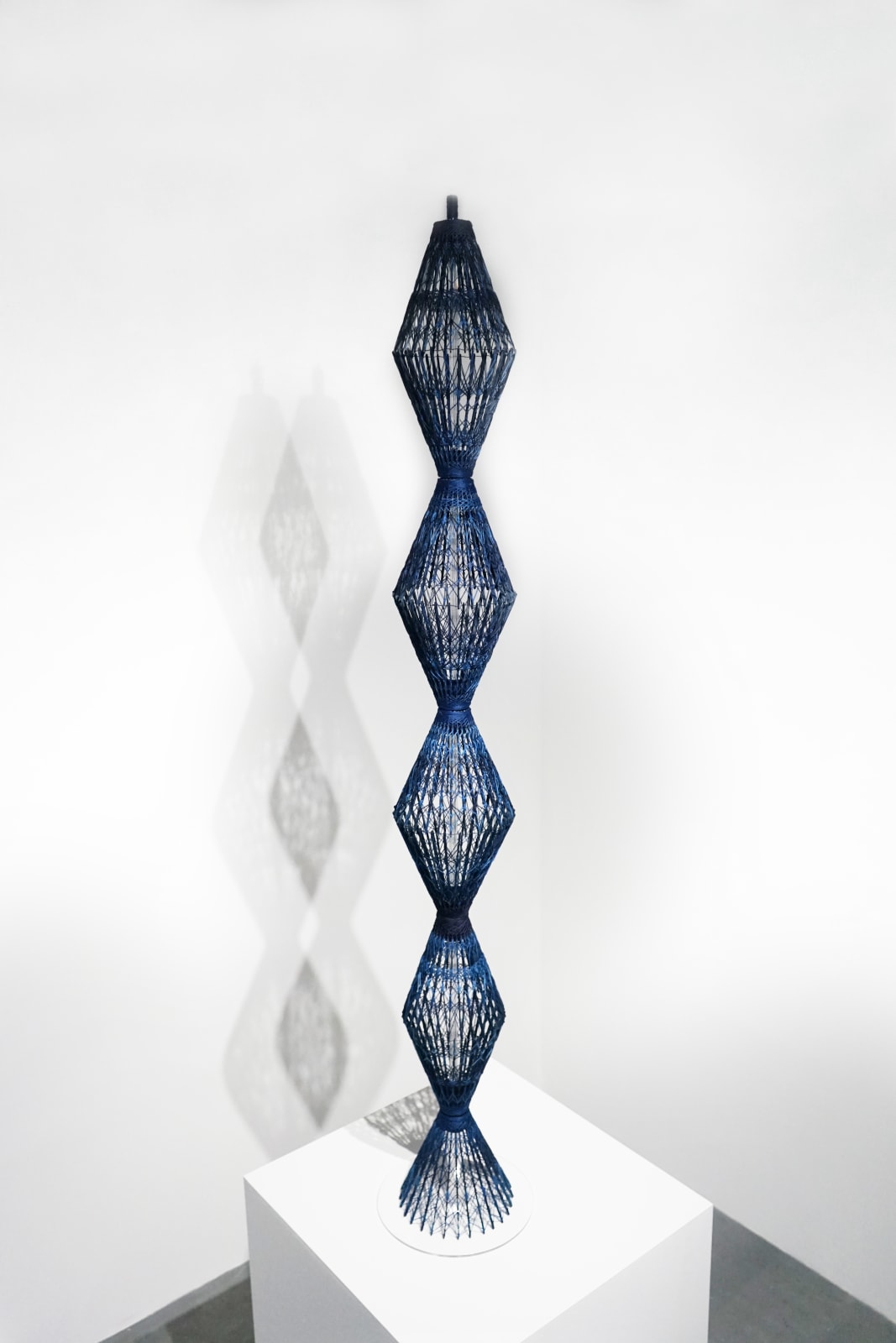 Kanchalee Ngamdamronk, Totem in Blue, 2020