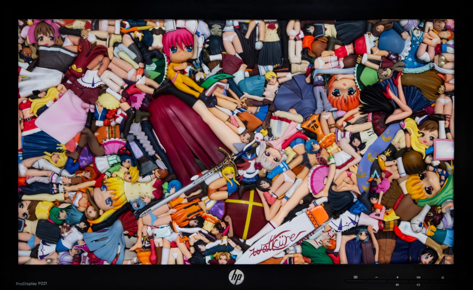 Three, 21.5V type Display (2), 2019