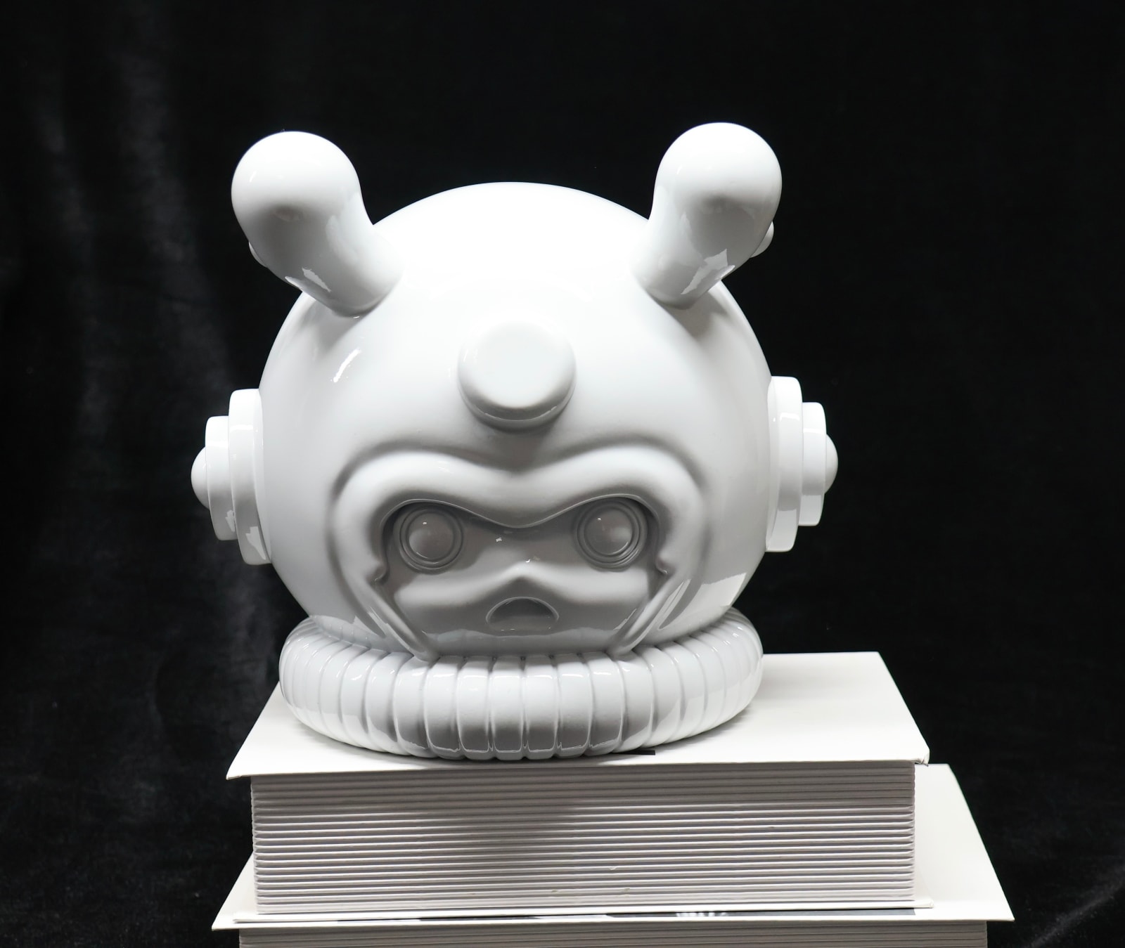 Qinglu Liu (Lukas), Astronaut Fawn / White, 2025