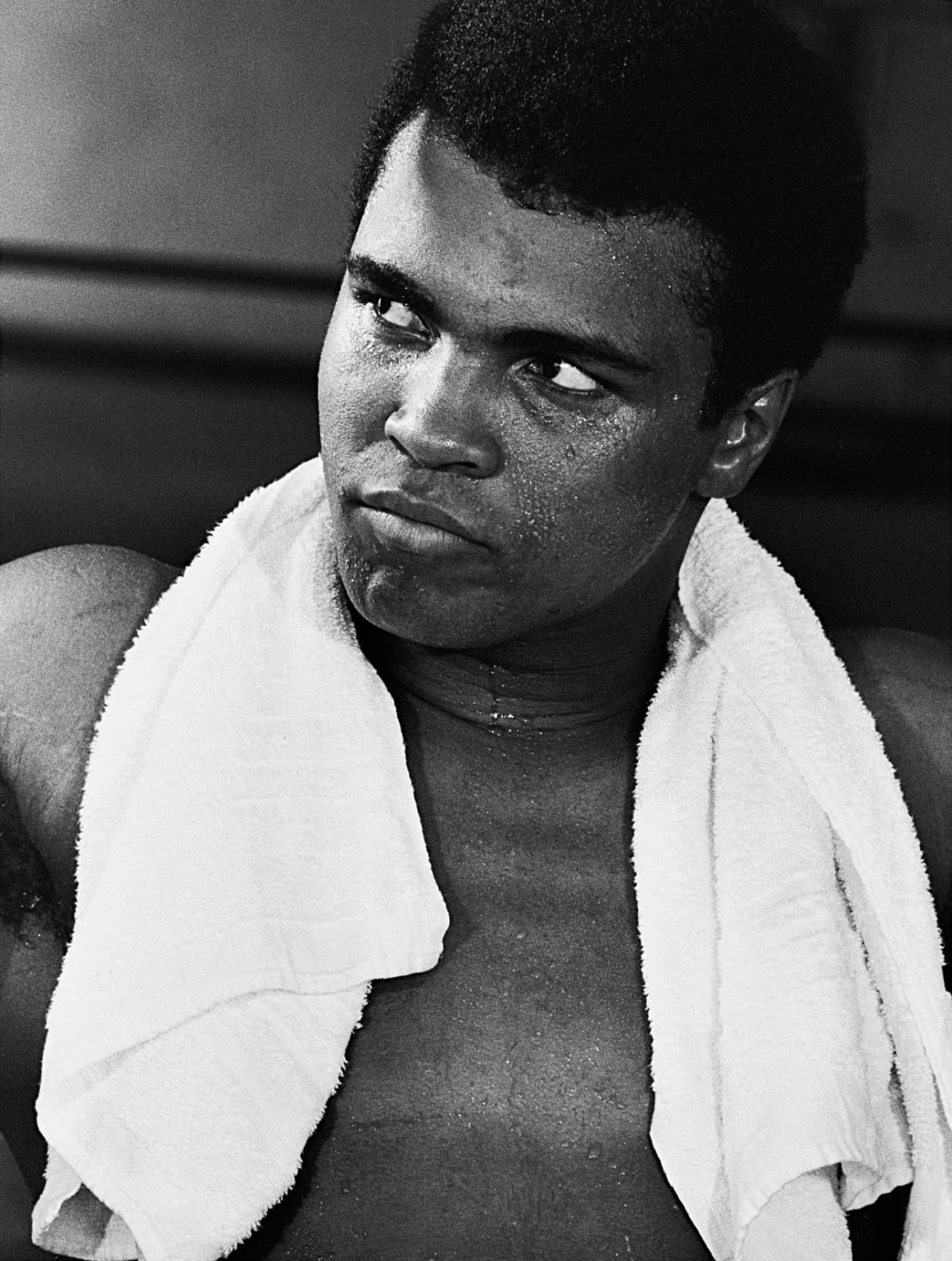 Neil Leifer, Muhammad Ali Posing with Towel, 1970
