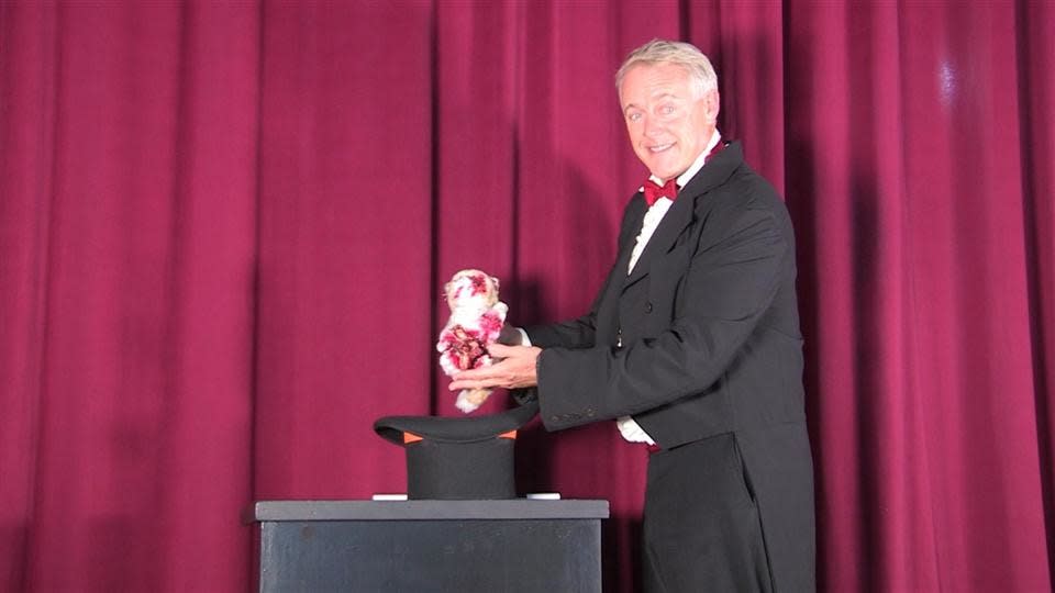 James R Ford, Schrodinger’s Cat in the Hat, 2012