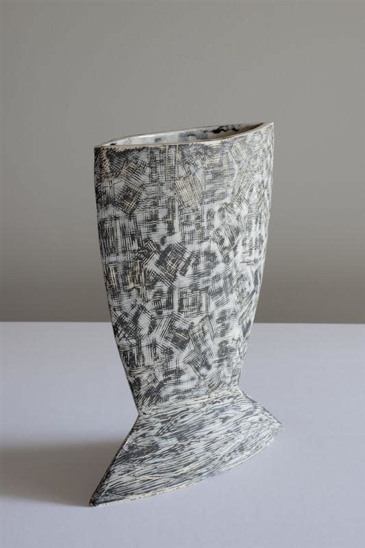 Linda Holloway, Dark Vase, 2011
