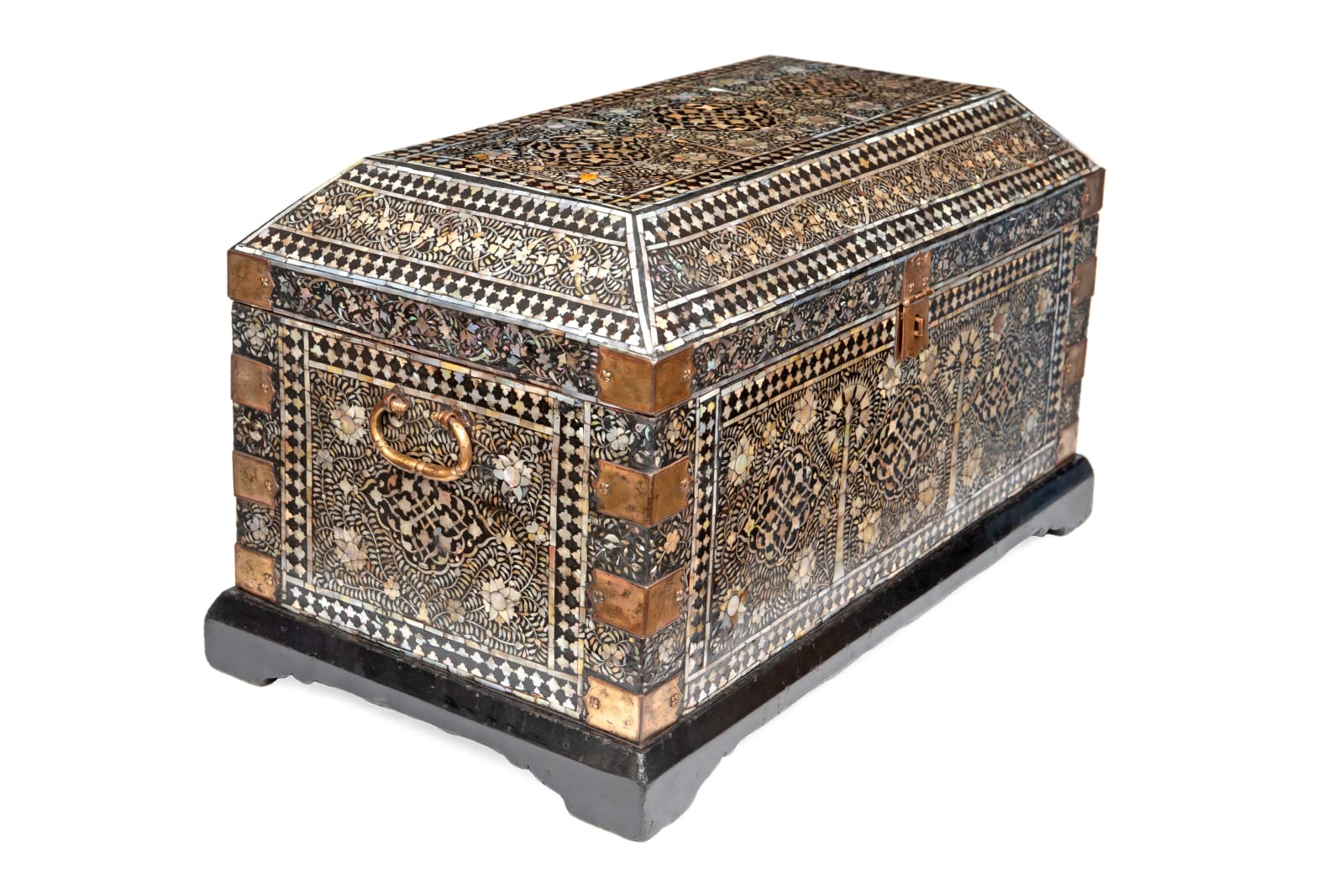 Arqueta Indo-portuguesa / A Large MOP and Mastic Gujarati Chest, Índia, Guzarate, séc. XVI / Gujarat , 16th. c.
