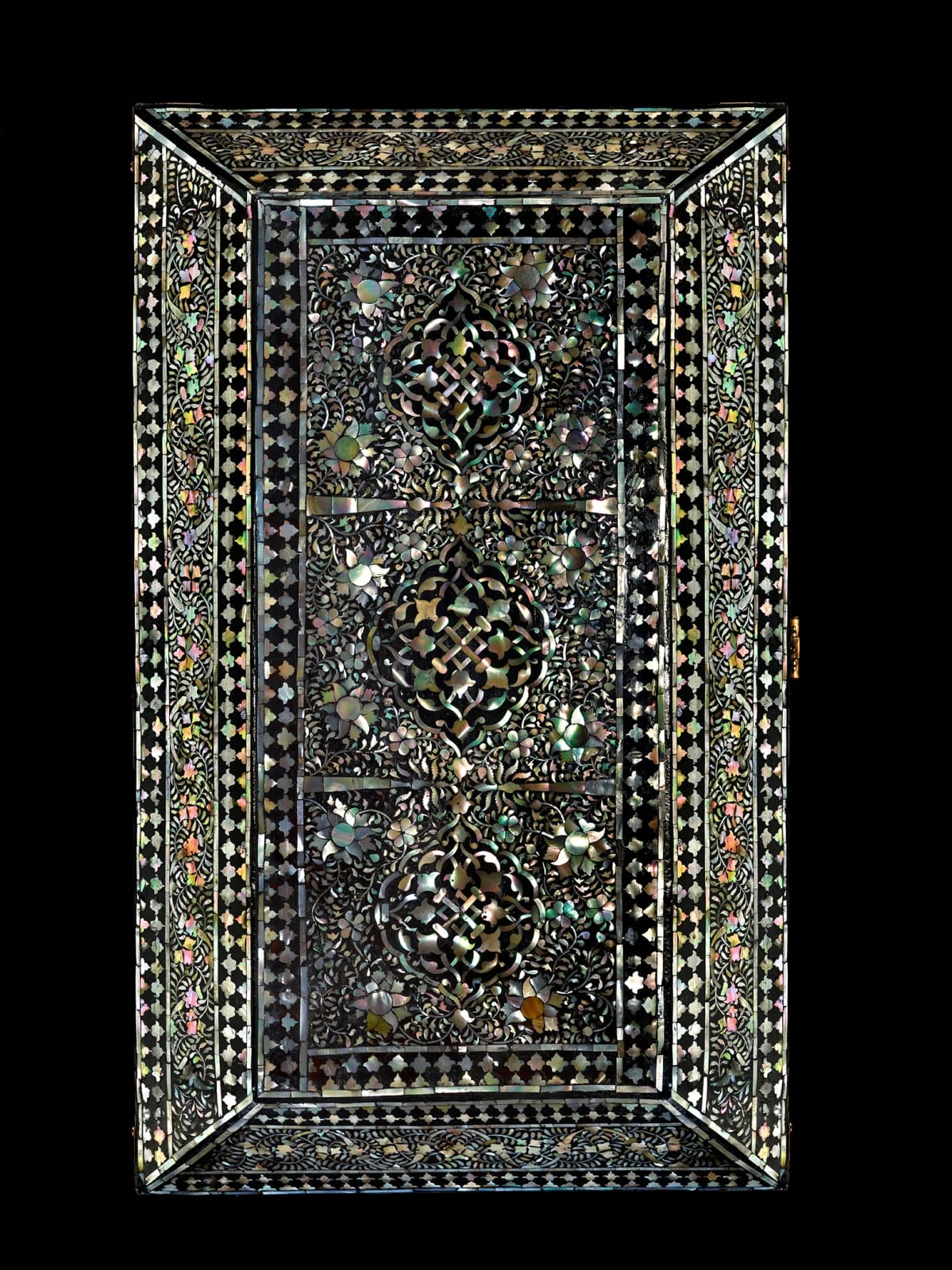 Arqueta Indo-portuguesa / A Large MOP and Mastic Gujarati Chest, Índia, Guzarate, séc. XVI / Gujarat , 16th. c.
