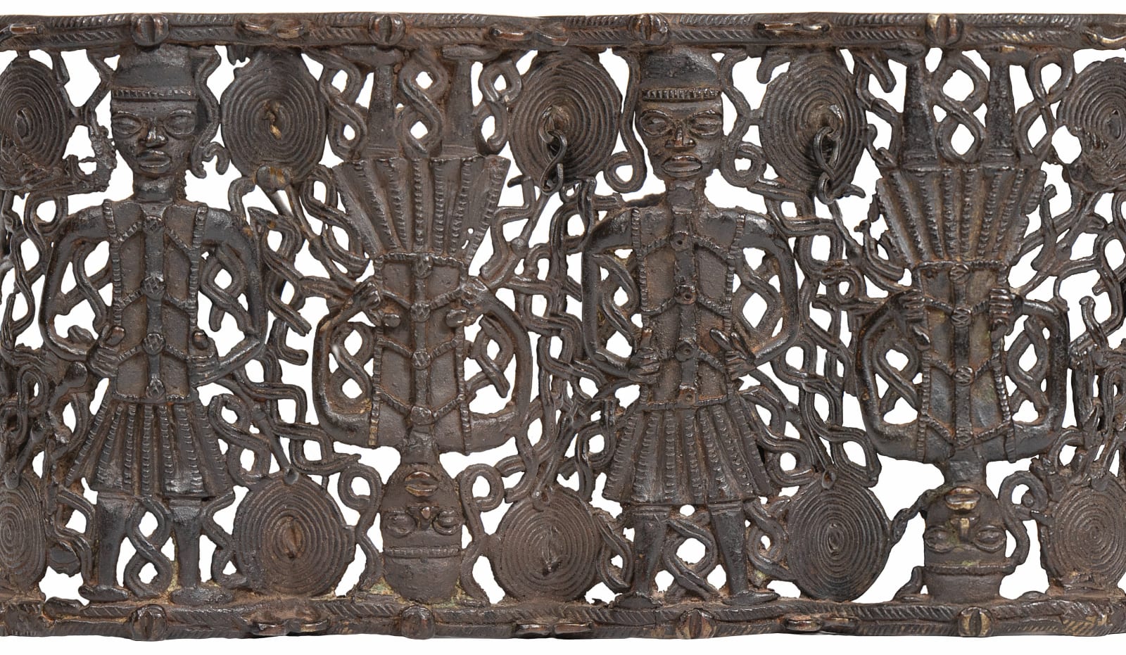 Pulseira do Benin Decorada com Navegadores Portugueses / A Benin Armelet Displayng Portuguese Navigators , Reino do Benin, Nigeria, sec. XVII ou XVIII / Benin kingdom, 17th. or 18th. c.