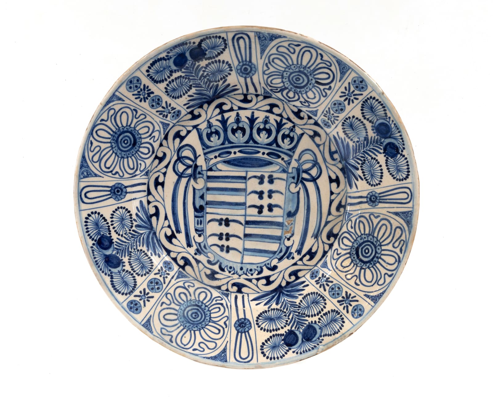 Prato de Aparato com Armas Mascarenhas e Costa / An armorial display plate Mascarenhas e Costa, Lisboa, 1620-1650
