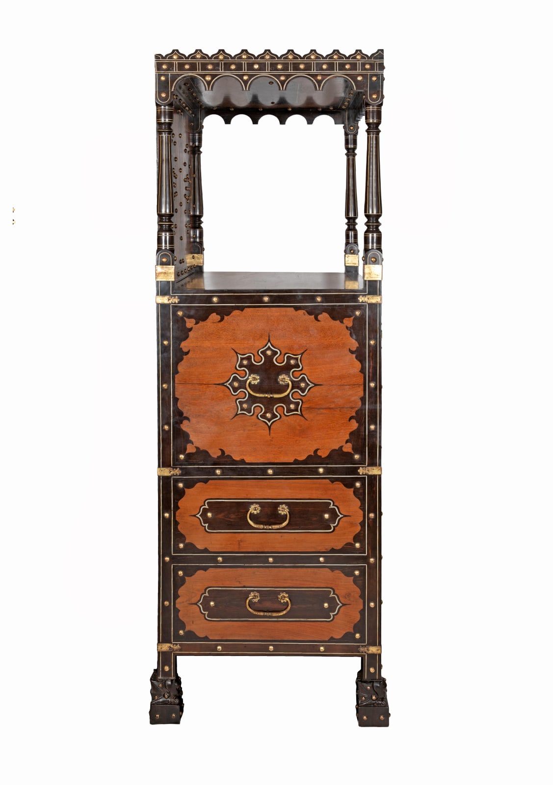 Contador de grandes dimensões (Dressoir) Indo-português / Exceptional Cabinet (Dressoir) from Sind, Sindh, actual Paquistão, ca. 1580-1630 / Sindh, nowadays Pakistan, c. 1580-1630