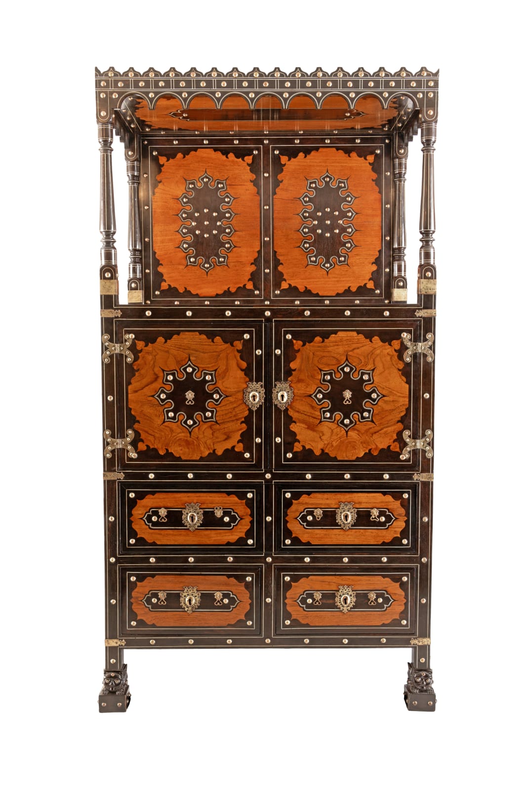 Contador de grandes dimensões (Dressoir) Indo-português / Exceptional Cabinet (Dressoir) from Sind, Sindh, actual Paquistão, ca. 1580-1630 / Sindh, nowadays Pakistan, c. 1580-1630