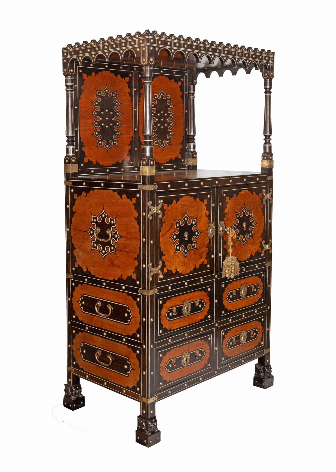 Contador de grandes dimensões (Dressoir) Indo-português / Exceptional Cabinet (Dressoir) from Sind, Sindh, actual Paquistão, ca. 1580-1630 / Sindh, nowadays Pakistan, c. 1580-1630