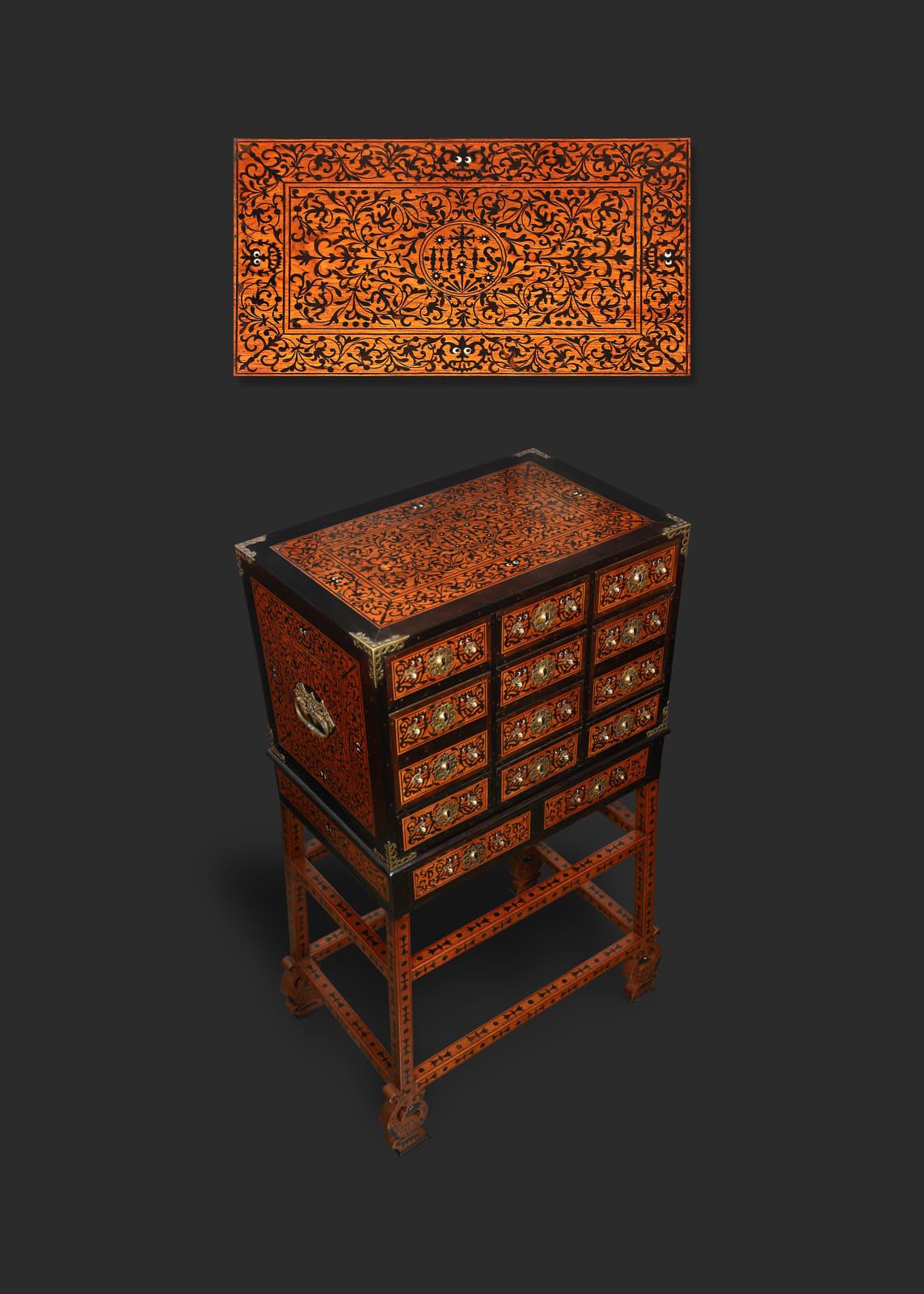 Contador Indo-português com trempe e com as Insignias dos Jesuitas IHS, Goa, séc. XVII