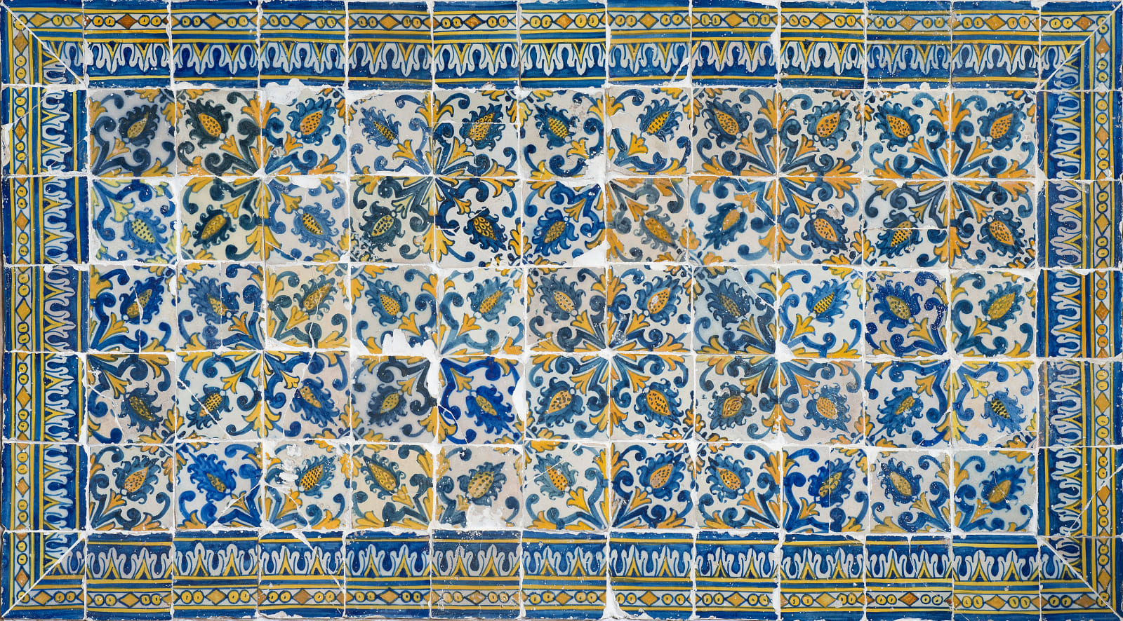 2 Lambrins de azulejos "Massaroca", Portugal, séc. XVII