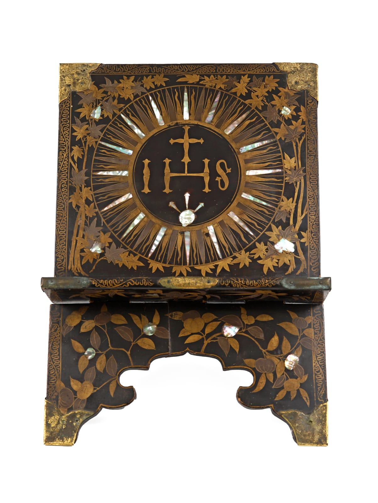 Estante de Missal Namban (Shokendai) com as insígnias Jesuíticas, Japão, período Edo (1580-1620)