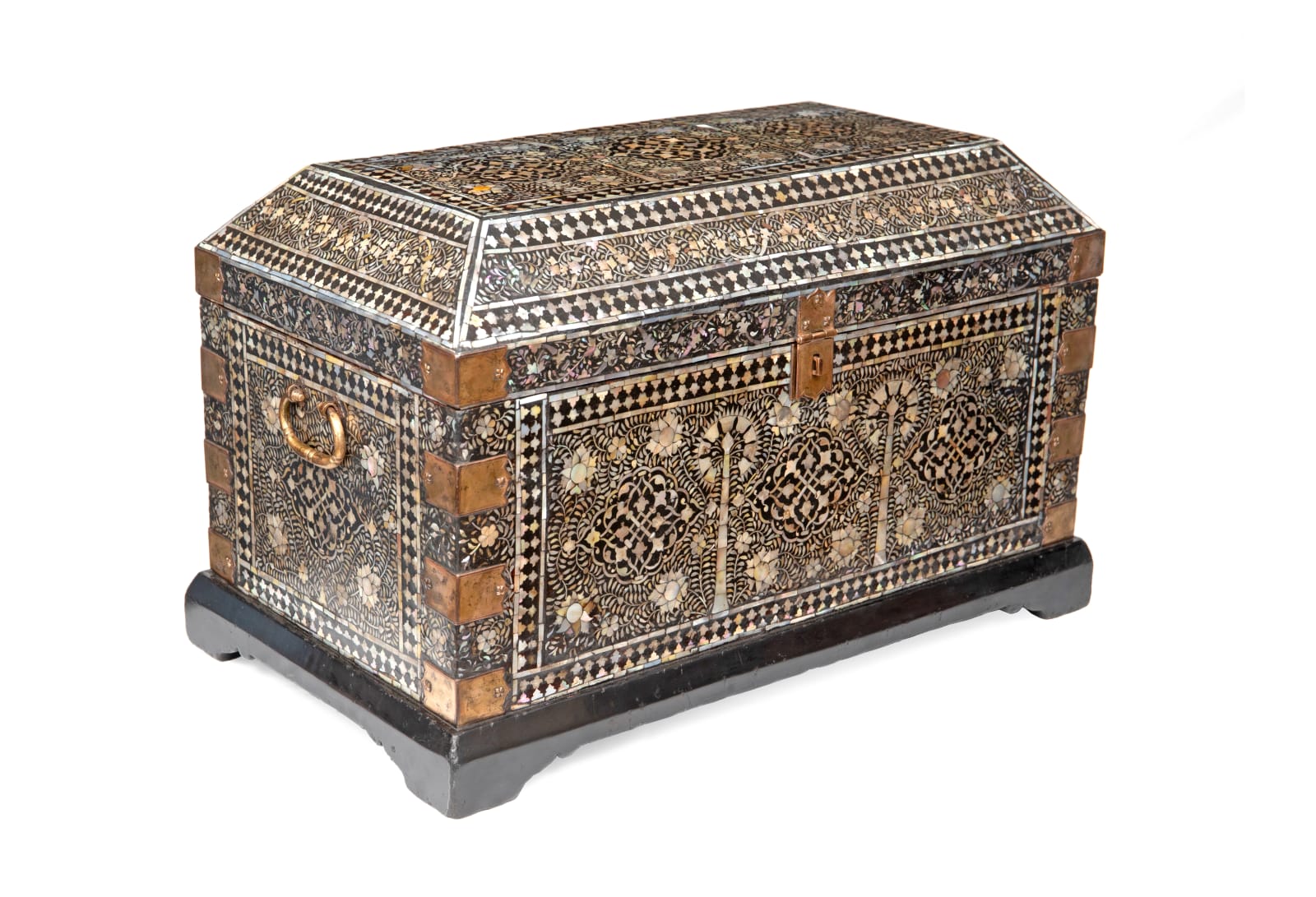 Arqueta Indo-portuguesa / A Large MOP and Mastic Gujarati Chest, Índia, Guzarate, séc. XVI / Gujarat , 16th. c.