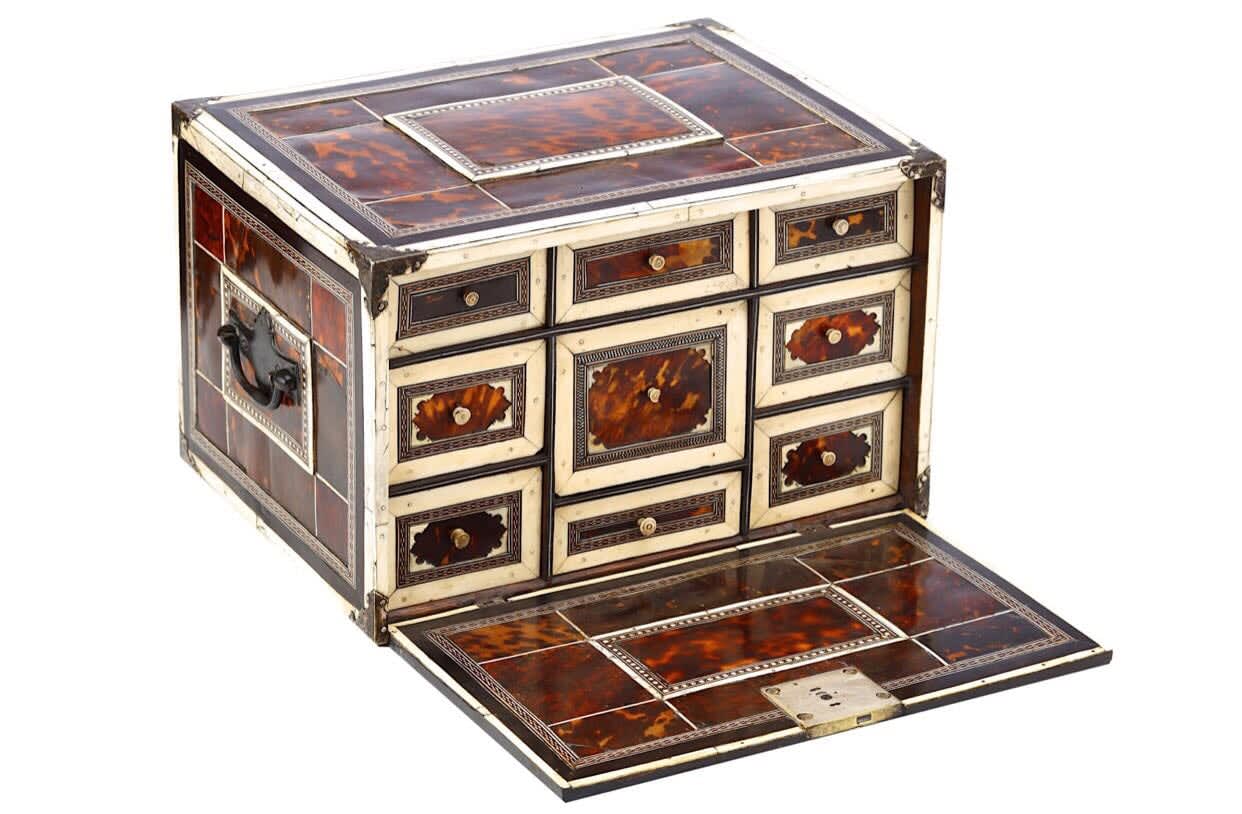 Escritório em Marfim e Tartaruga , Norte da Índia, possivelmente Guzarate; séc. XVII