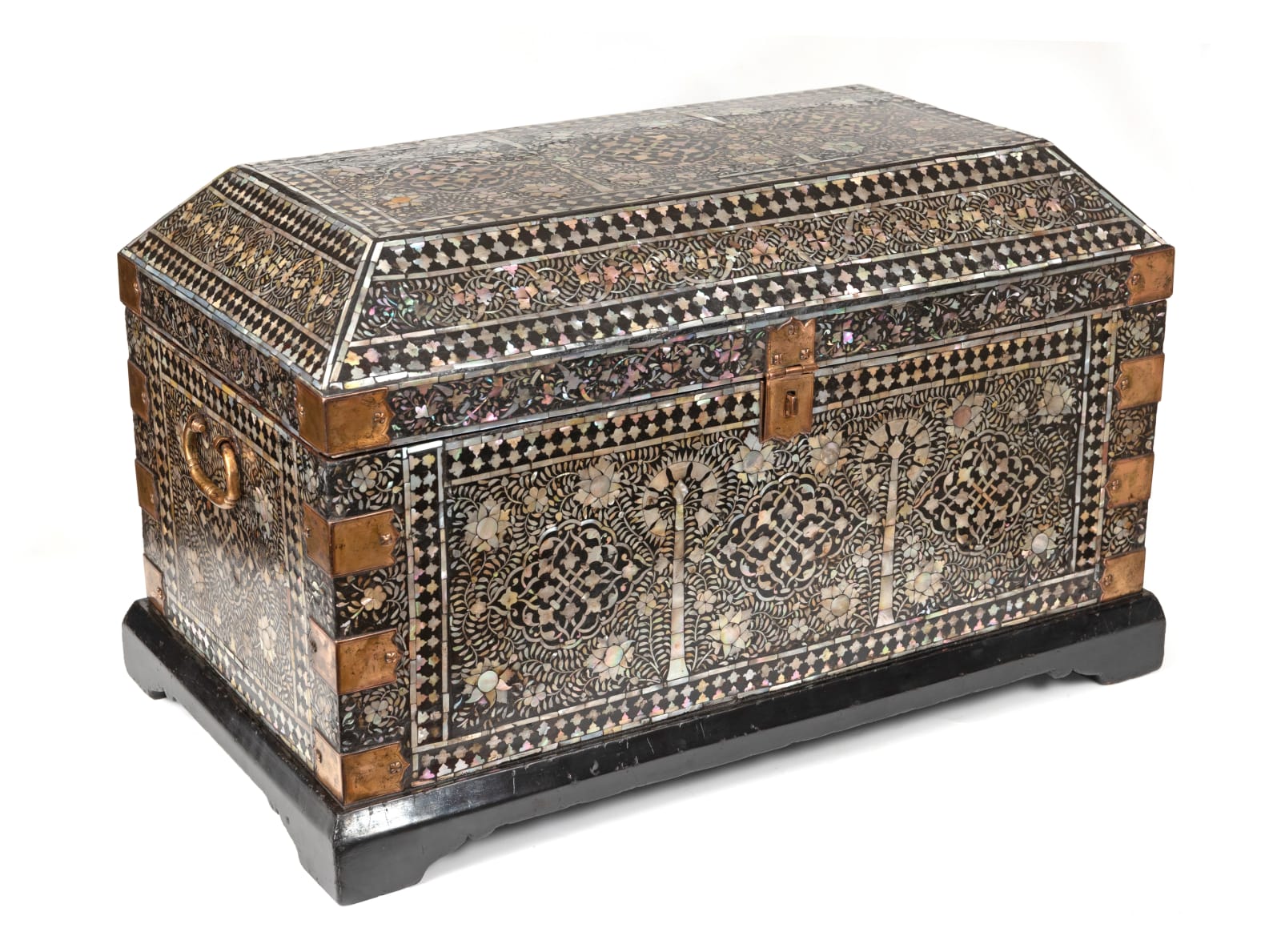 Arqueta Indo-portuguesa / A Large MOP and Mastic Gujarati Chest, Índia, Guzarate, séc. XVI / Gujarat , 16th. c.