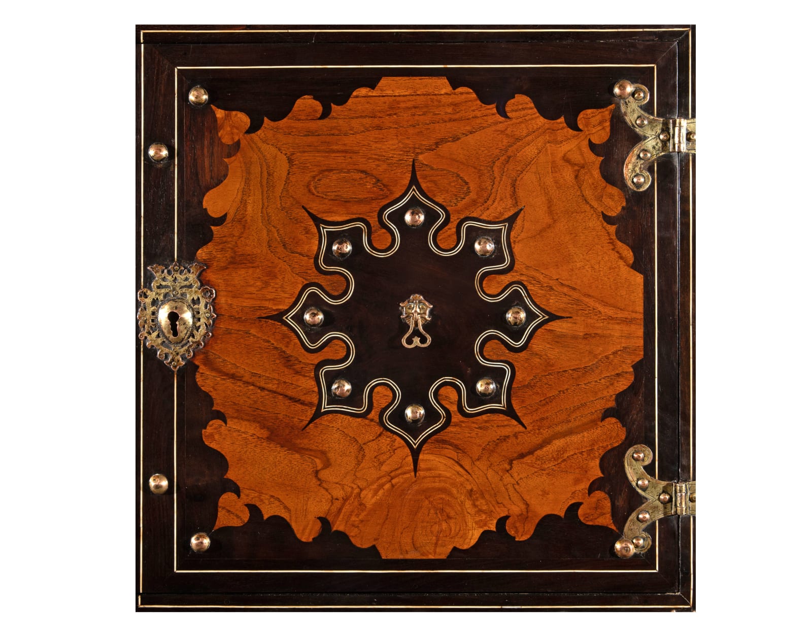 Contador de grandes dimensões (Dressoir) Indo-português / Exceptional Cabinet (Dressoir) from Sind, Sindh, actual Paquistão, ca. 1580-1630 / Sindh, nowadays Pakistan, c. 1580-1630