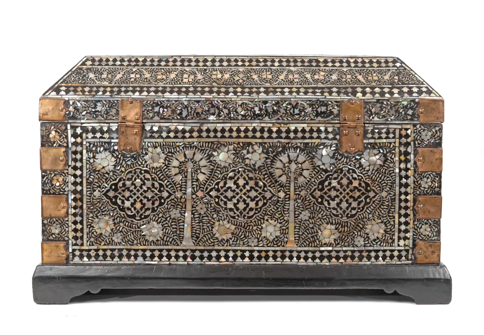 Arqueta Indo-portuguesa / A Large MOP and Mastic Gujarati Chest, Índia, Guzarate, séc. XVI / Gujarat , 16th. c.