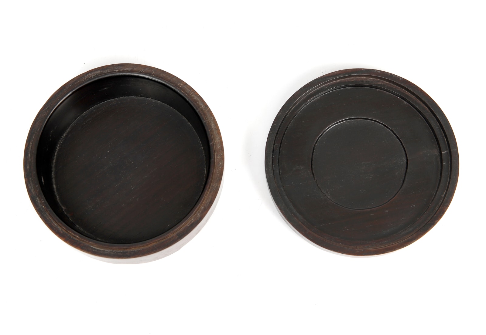 Disco "bì" sobre caixa , China, séc. XVI/XVII