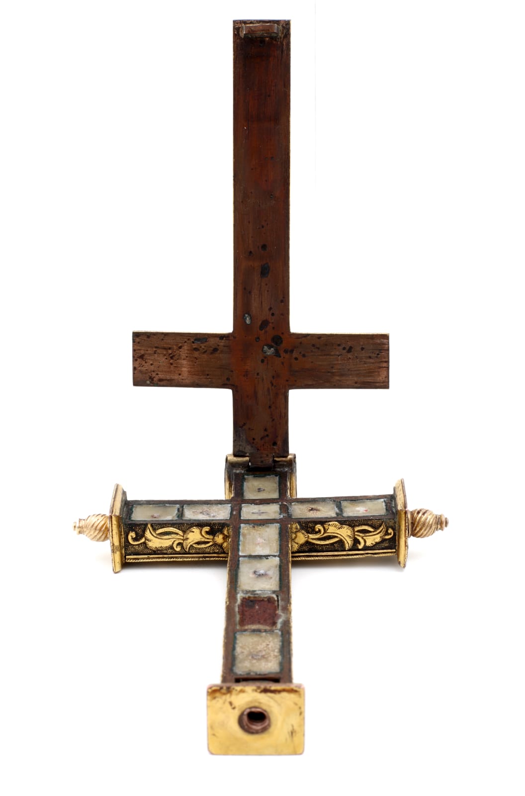 Cruz-Relicário Namban ou Nipo - português / A Nipo-Portuguese or Namban Reliquary Cross, Japão / Japan, Momoyama ca. 1573 - 1603