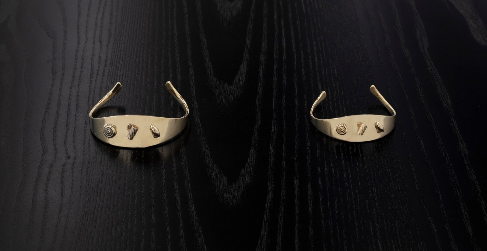 Fiona Abicare, Rings (cuff & napkin), 2025