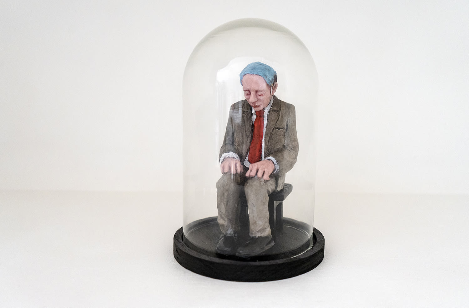 Isaac Cordal, Shelter (Hydroalcoholic anonymous I), 2020