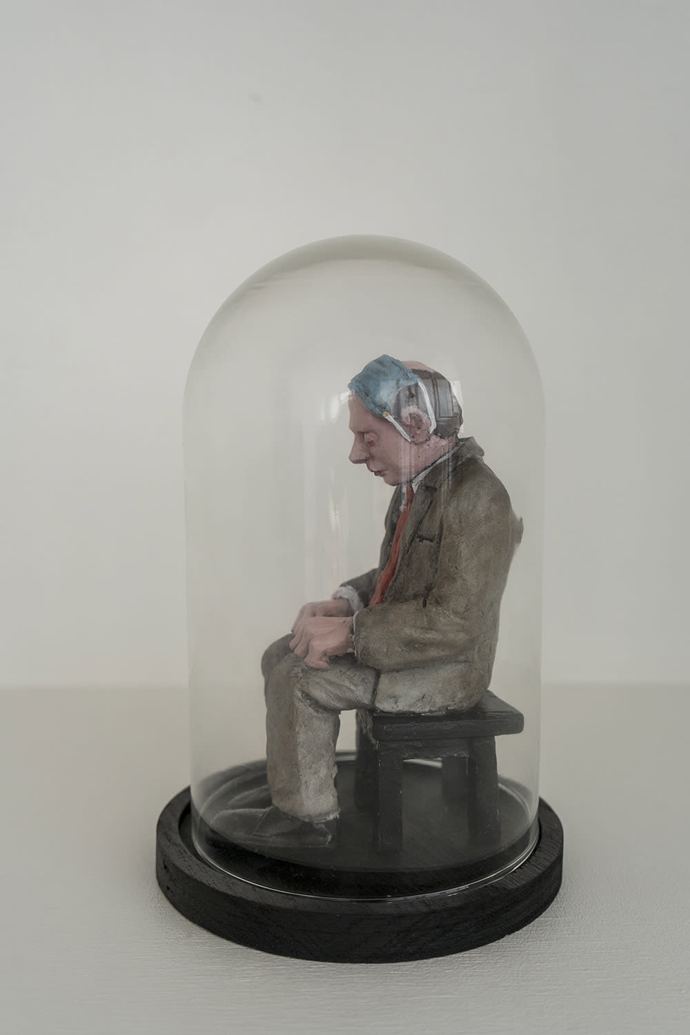 Isaac Cordal, Shelter (Hydroalcoholic anonymous I), 2020