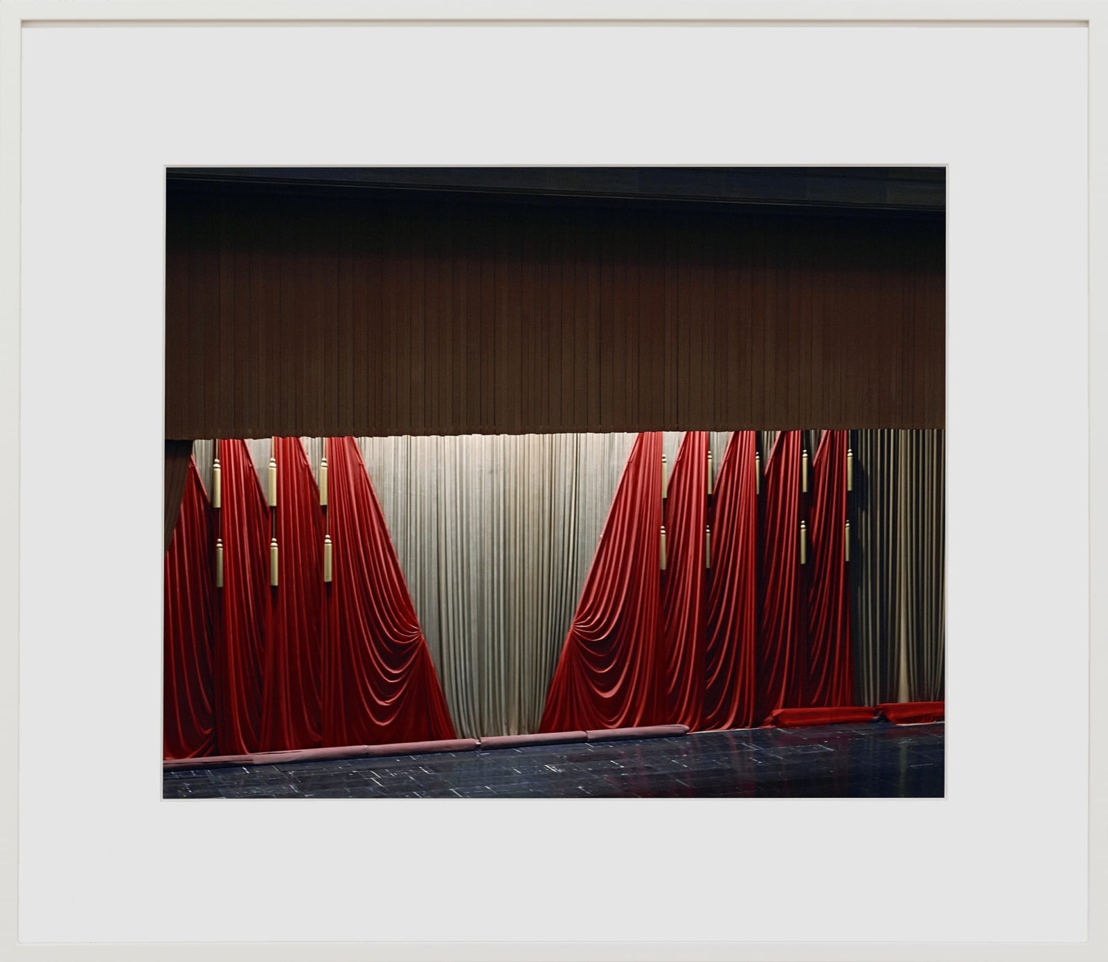 Candida Höfer, Folds, 2016