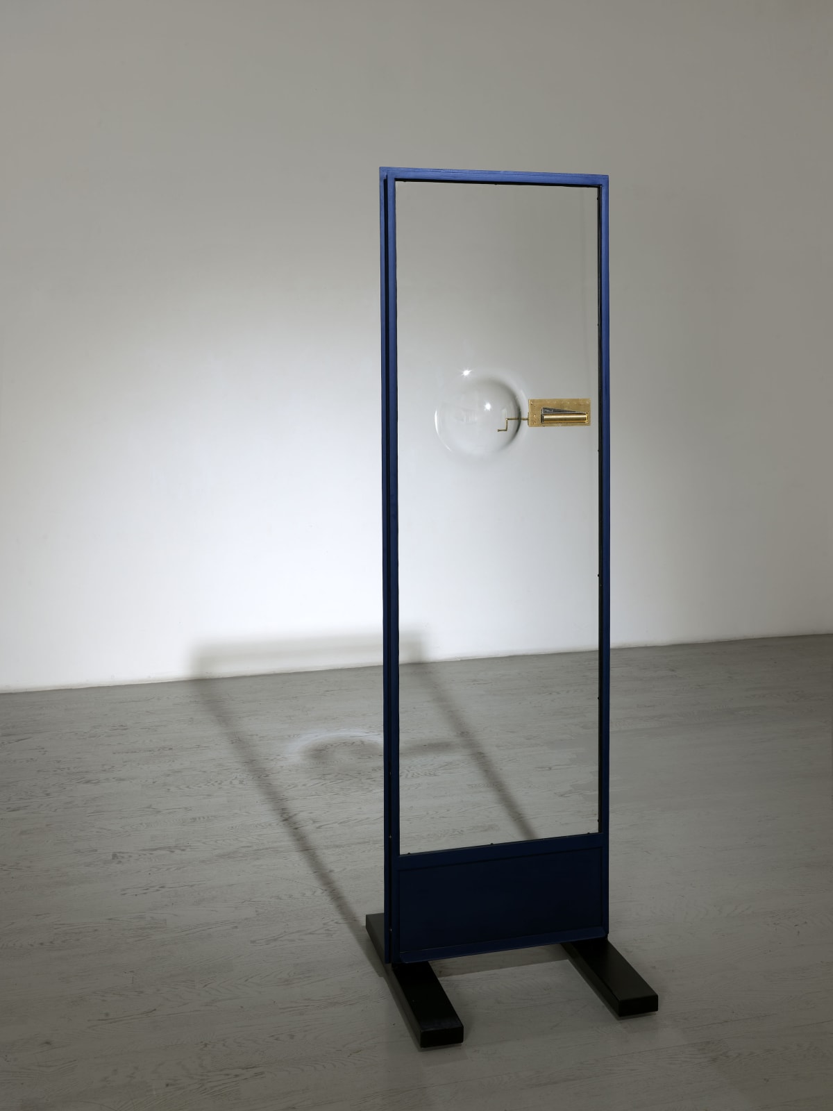Anri Sala, No window no cry (Luigi Cosenza, La Fabbrica Olivetti, Pozzuoli), 2015