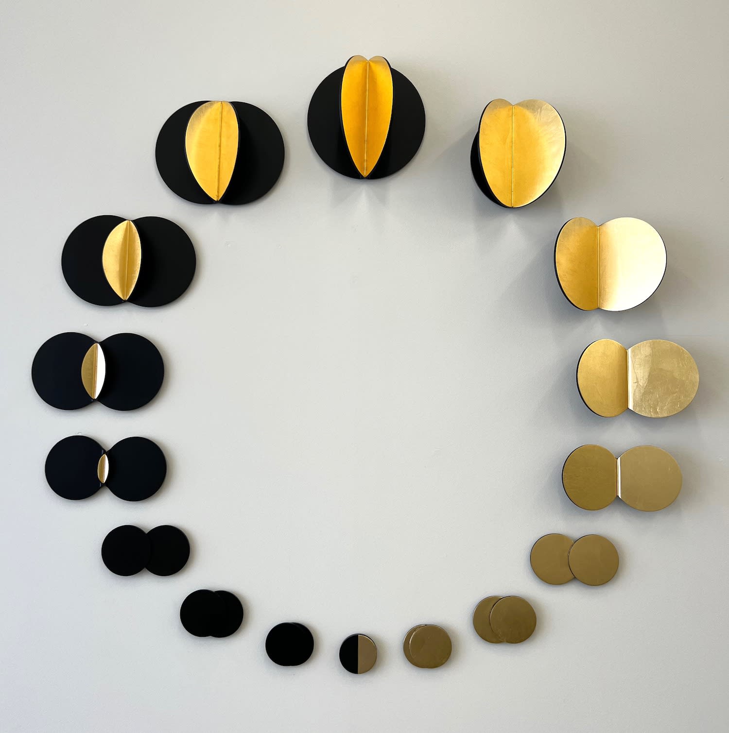 Marion Borgelt, Papillon Moon Circle Variation 1, 2023