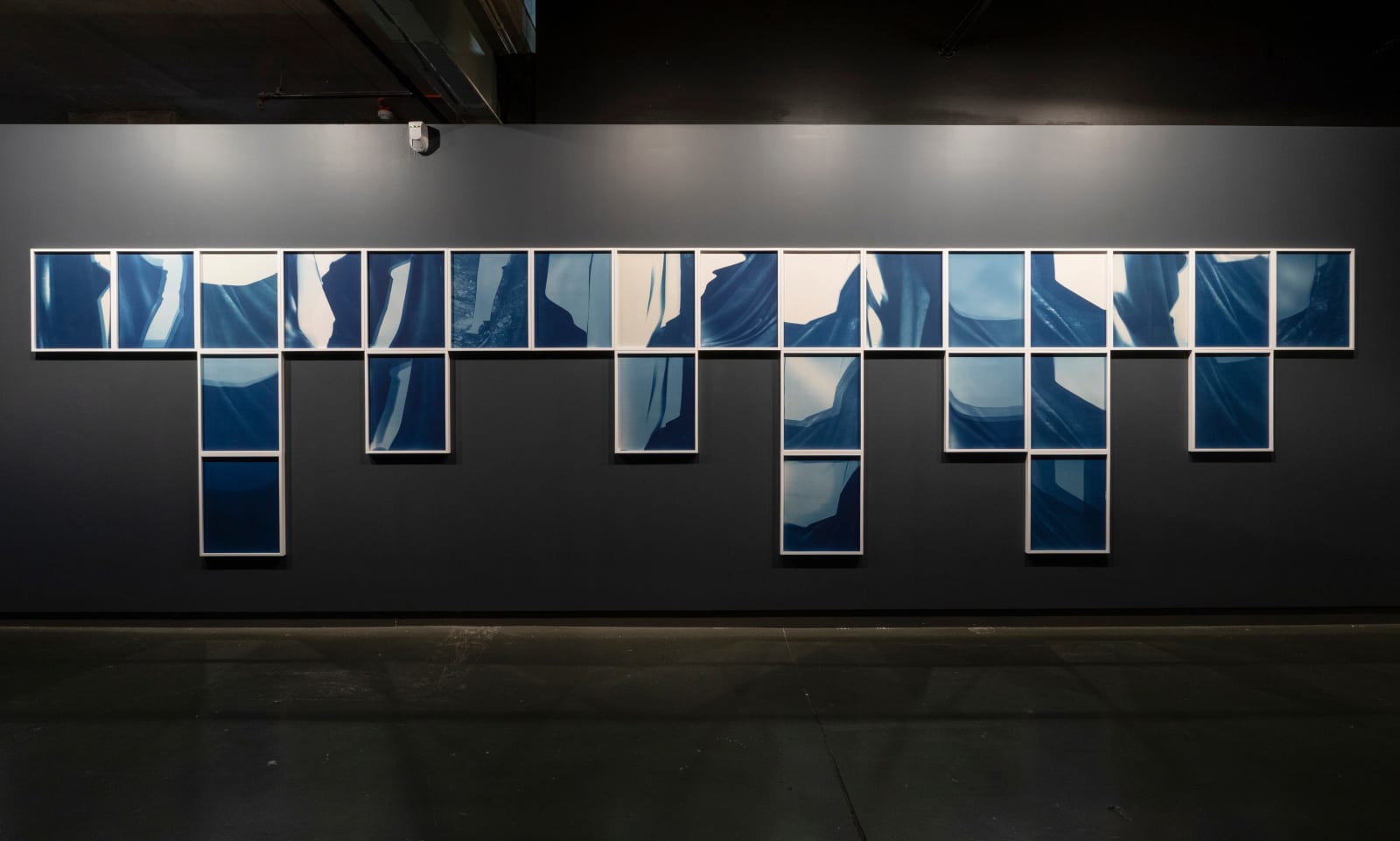 Izabela Pluta, Blue spectrum and descent, 2020