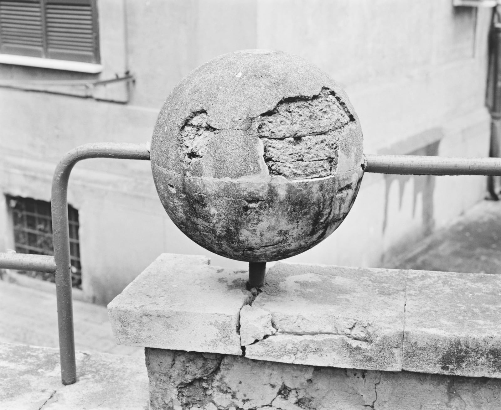 Max Pinckers, Concrete Ball, 2020