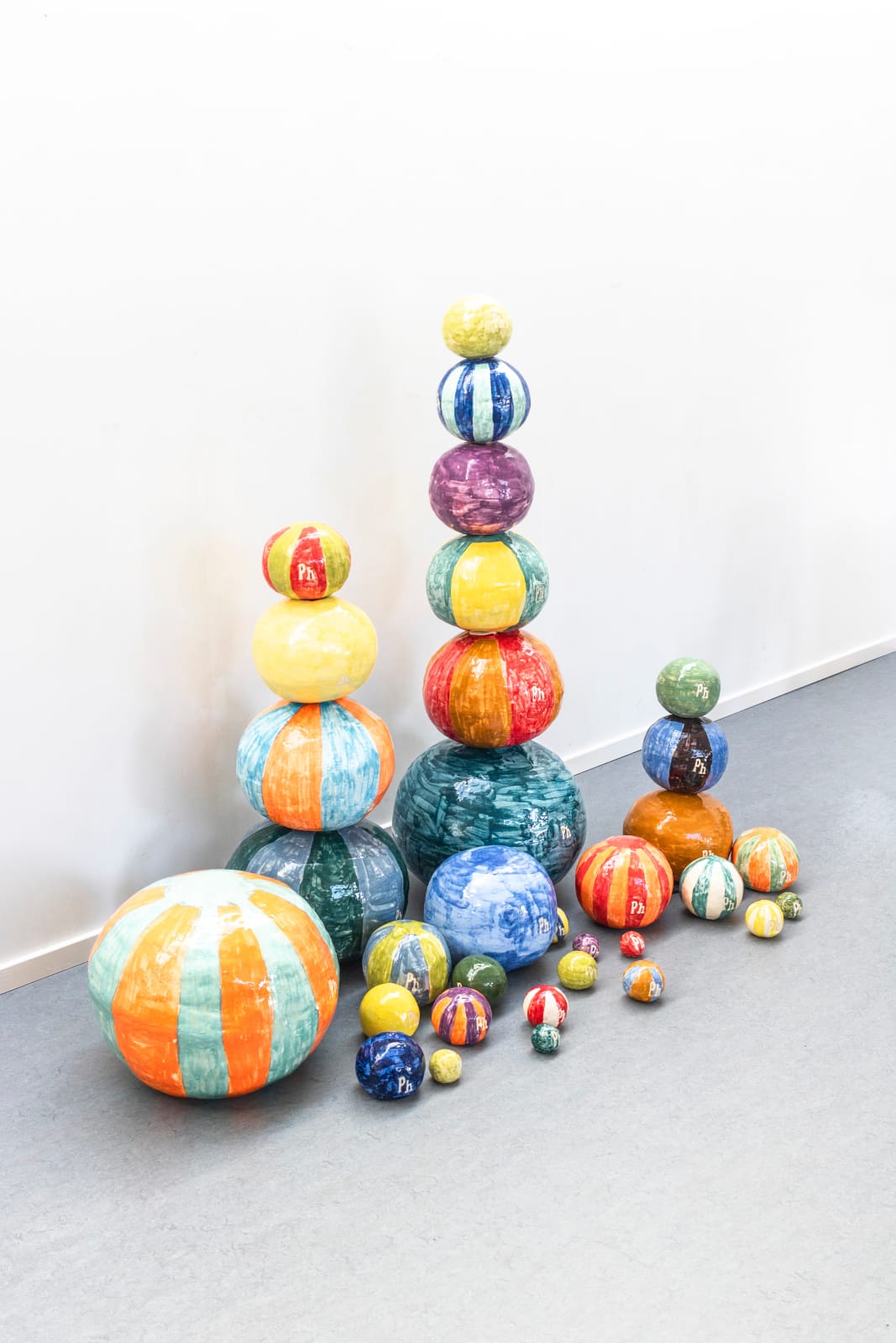 Polly Huyghe, Beach Balls, 2020-2021