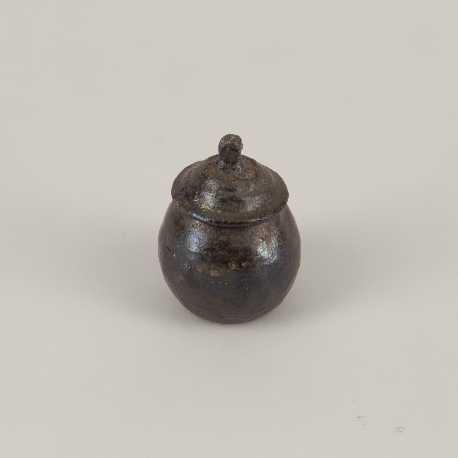 Shiboni Tsubo｜黒楽しのび壺, 2024