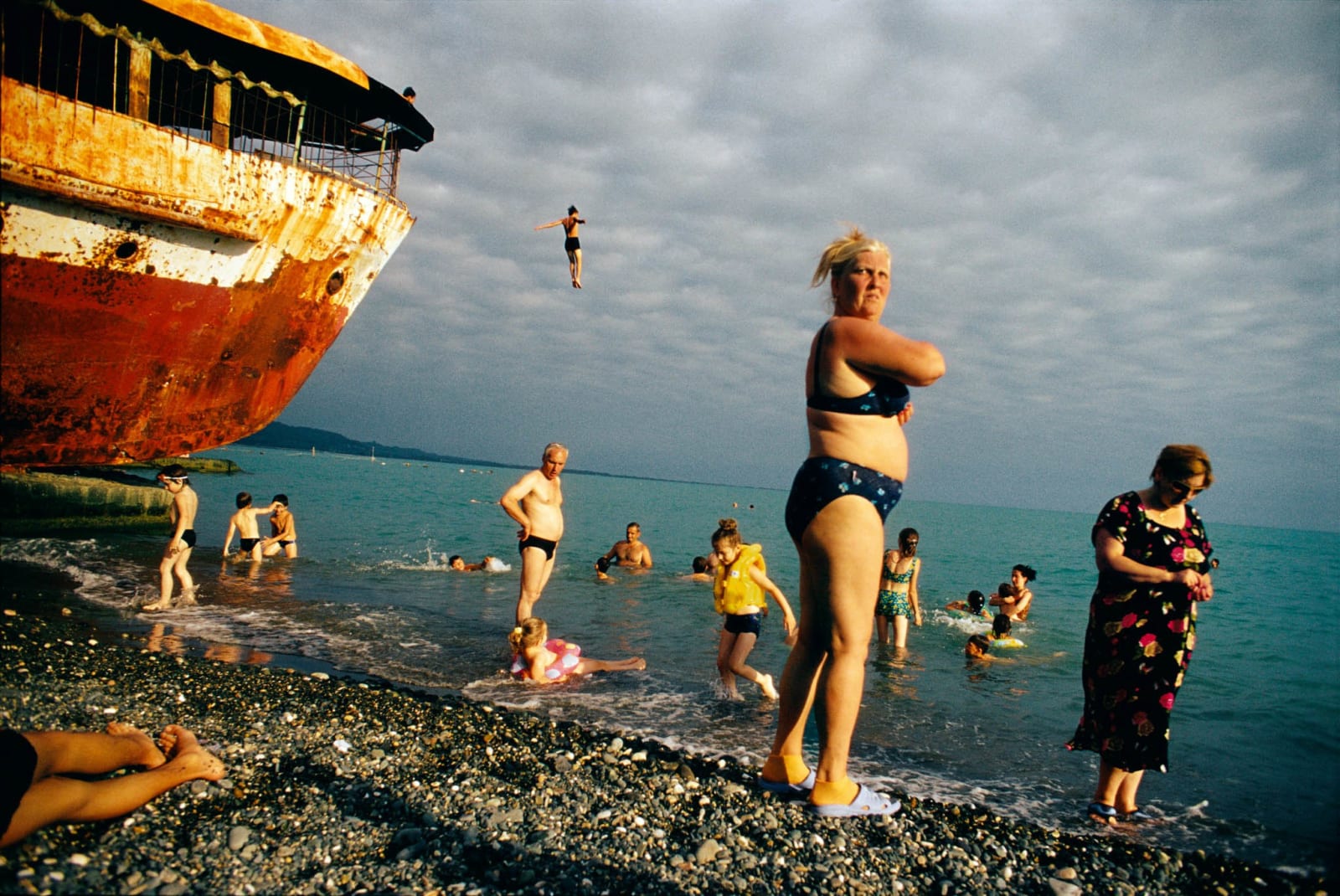 Jonas Bendiksen, Abkhazia, Sukhumi beach, 2005
