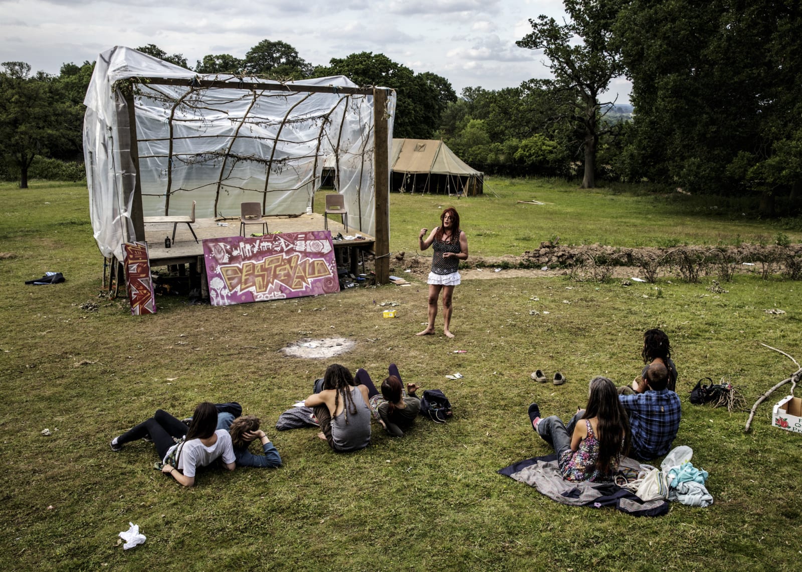 Jonas Bendiksen, Dolores preaching UK, 2015