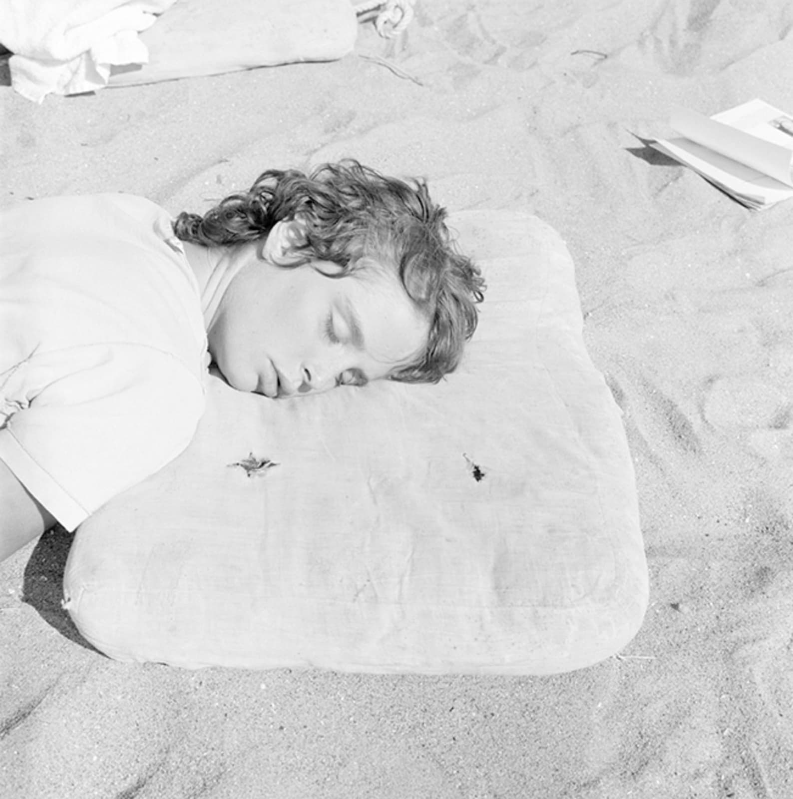 Dag Alveng, Summerlight, Vanessa (Baird) on the beach, 1987