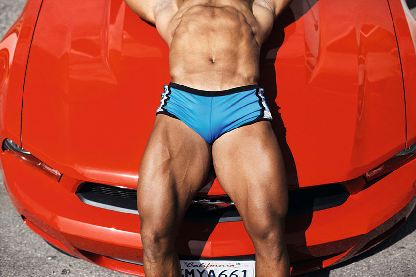 Carl´s cars, Kimm Saatvedt / Thomas Ekström: Bodybuilder and Ford Mustang on Venice Beach, California.
