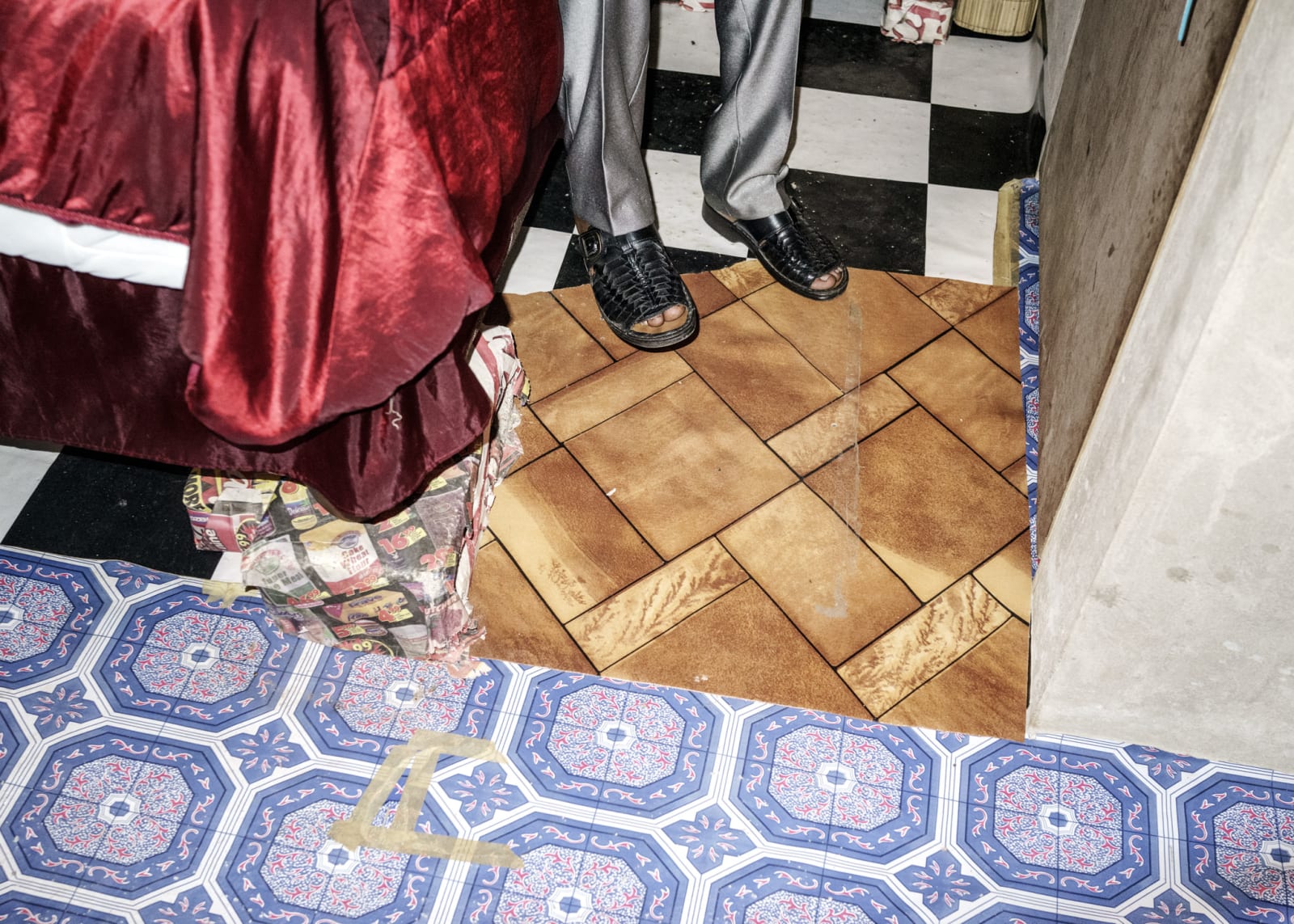 Jonas Bendiksen, Moses bedroom floor, South Africa, 2016
