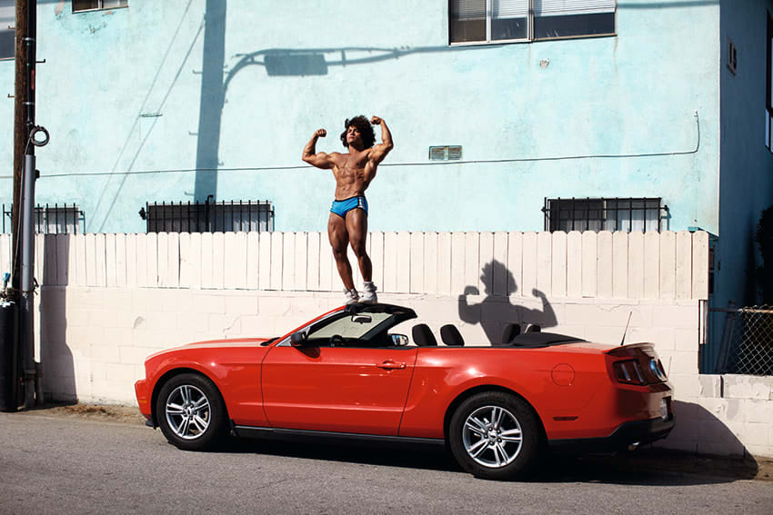 Carl´s cars, Kimm Saatvedt / Thomas Ekström: Bodybuilder and Ford Mustang on Venice Beach, California.