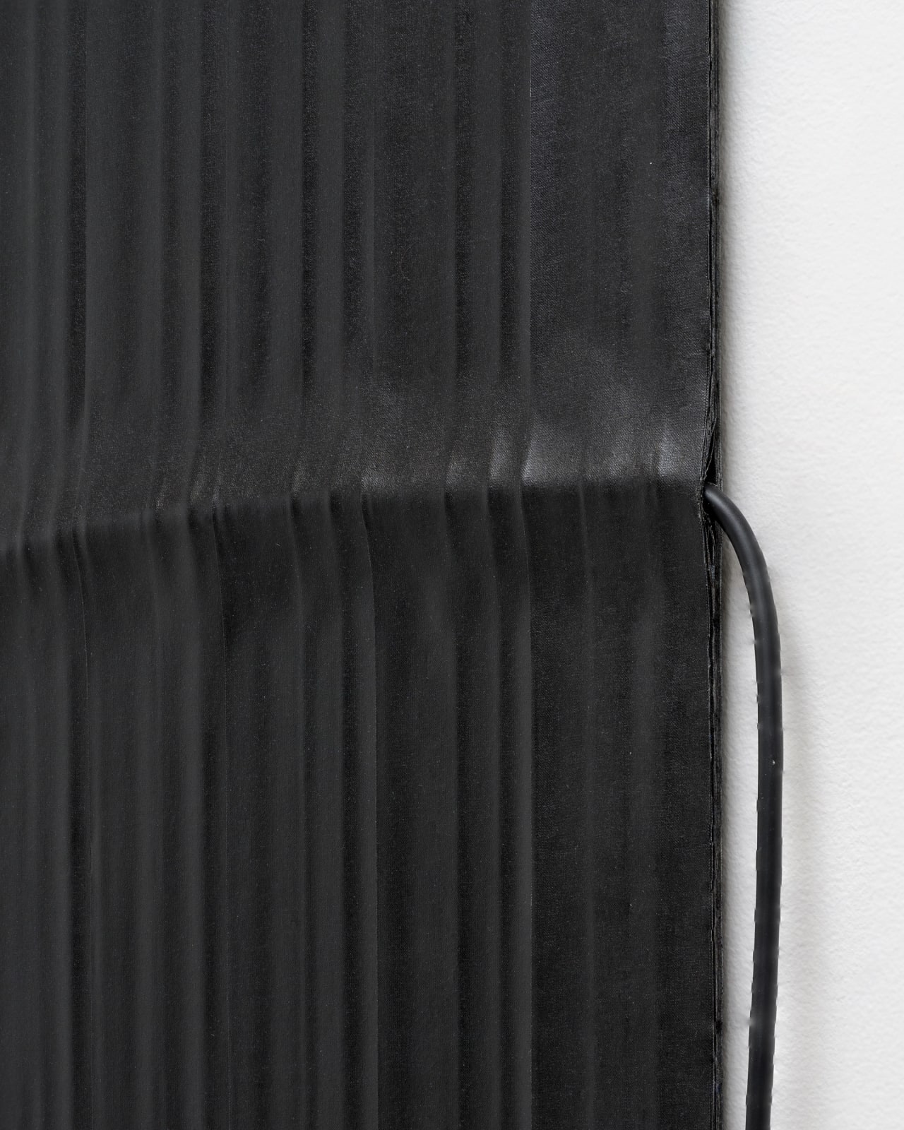 Naama Tsabar, Suspension (Meetings #1), 2023