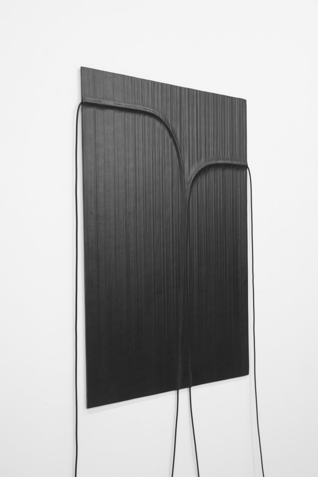 Naama Tsabar, Suspension (Meetings #1), 2023