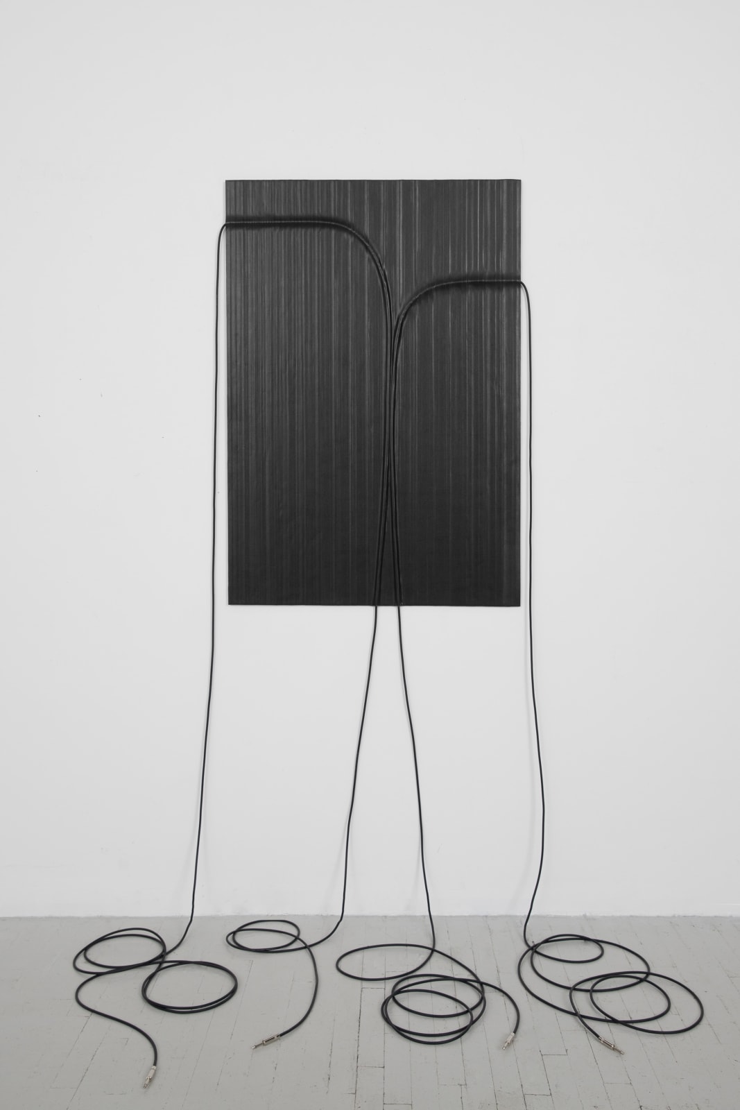 Naama Tsabar, Suspension (Meetings #1), 2023