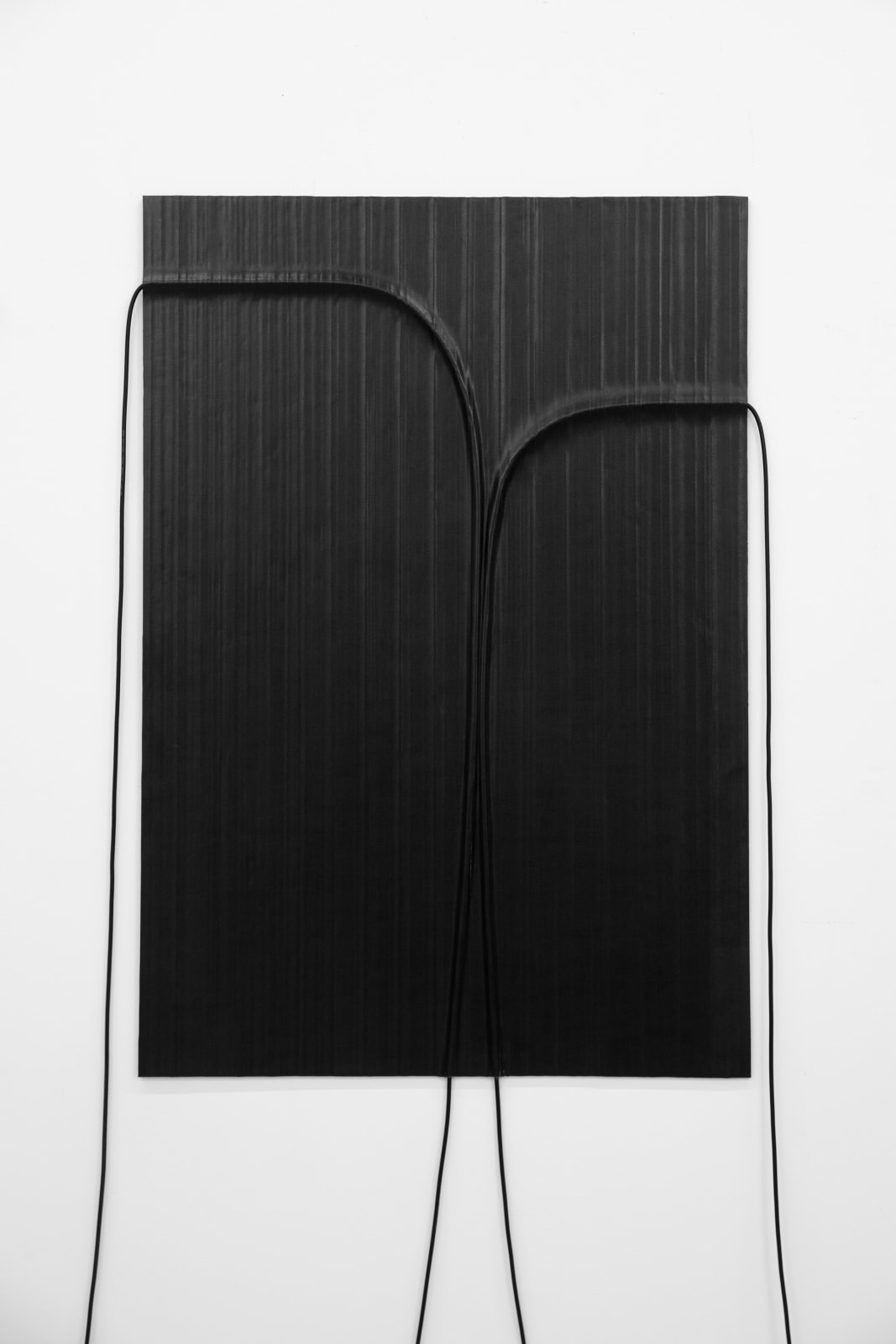 Naama Tsabar, Suspension (Meetings #1), 2023