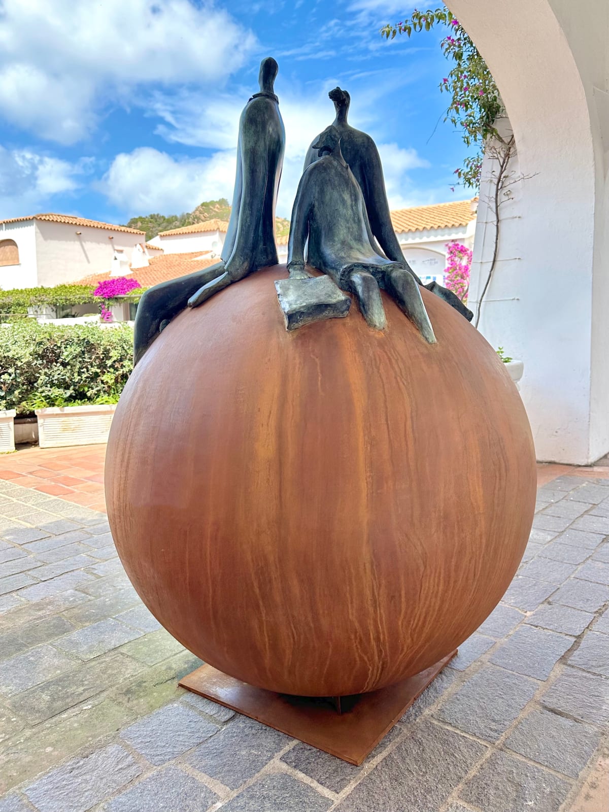 Paolo Staccioli, Palla con viaggiatori, 2023